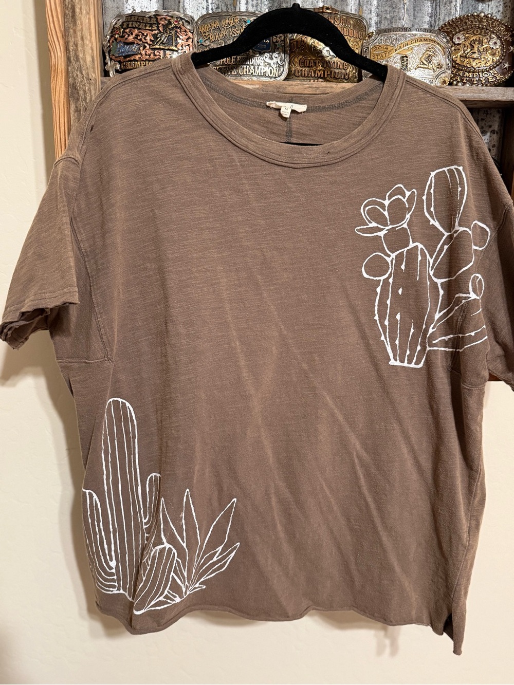easel Brown Short Sleeve Tee with White Cactus Graphic